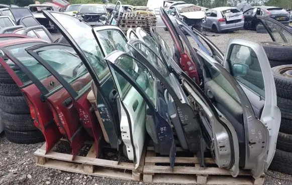 Mitsubishi Colt Front door