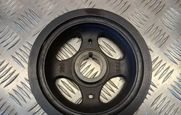 Toyota RAV 4 (XA30) Crankshaft pulley 134080R011