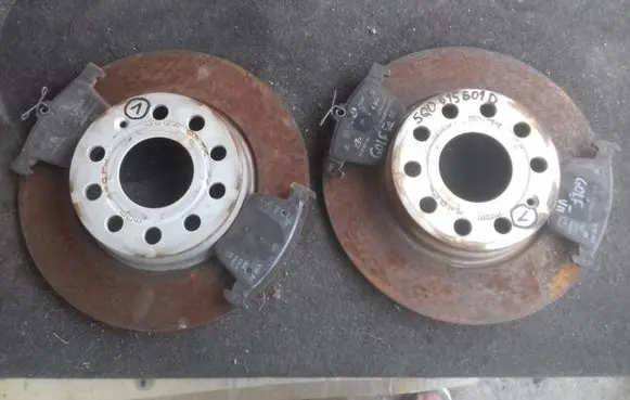 Volkswagen Golf VII Brake discs and calipers set 