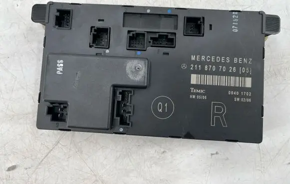 Mercedes-Benz E W211 Door control unit/module 00401702