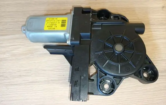 Volvo S80 Front door window regulator motor 970714101