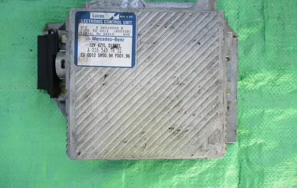 Mercedes-Benz C W202 Engine control unit/module A0165457632