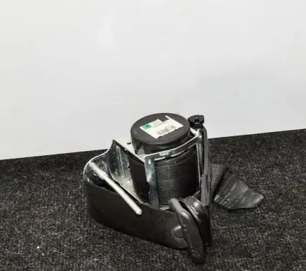 Opel Astra H Front seatbelt 560834801