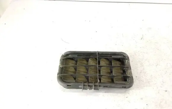 Quarter panel pressure vent