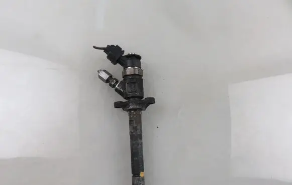 Fuel injector