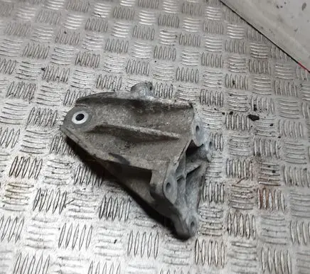 Lexus IS 220D-250-350 Engine mounting bracket