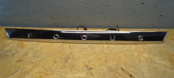 Ford Focus Trunk door license plate light bar 6N41L43525AC