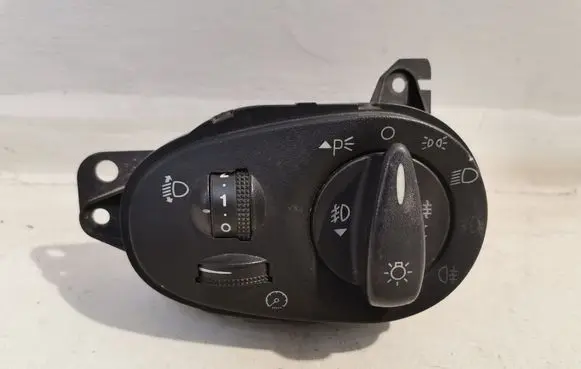 Ford Focus Light switch 04052553