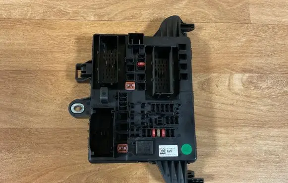 Opel Insignia A Fuse module 22737764 0921270413