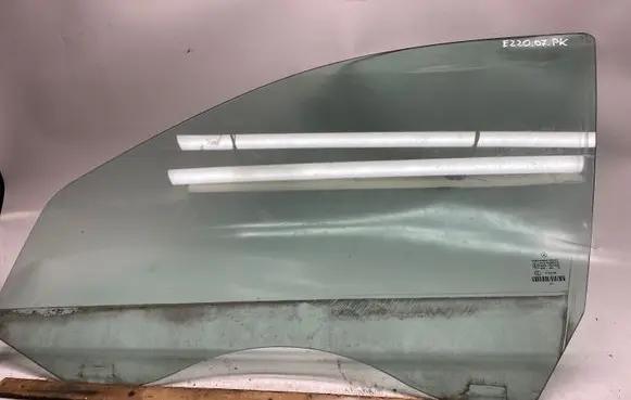 Mercedes-Benz E W211 Front door window glass four-door E000184