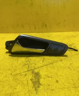 Volkswagen PASSAT B6 Front door interior handle 3C1837113D