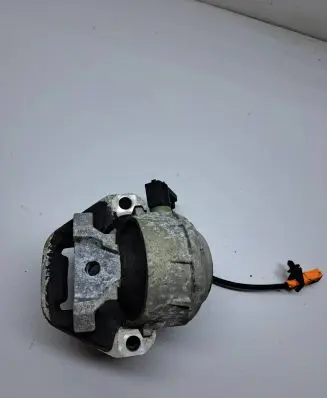 Engine mount bracket