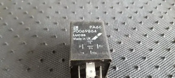 Opel Kadett E Other relay 90069864 PA66