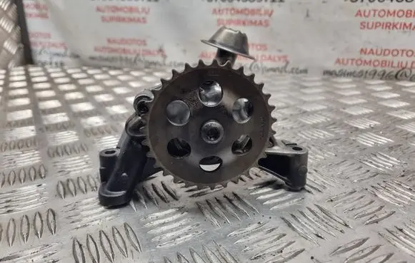 Volkswagen PASSAT B5.5 Oil pump 06A115105B 06A115121