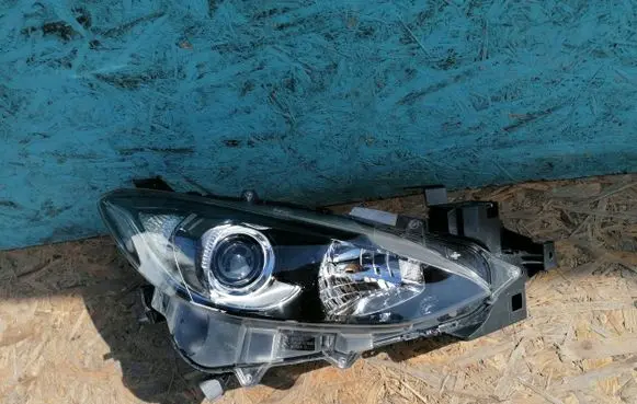 Mazda 3 II Headlight/headlamp