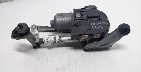 Seat Leon (1P) Wiper motor 1P0955120 0390241921