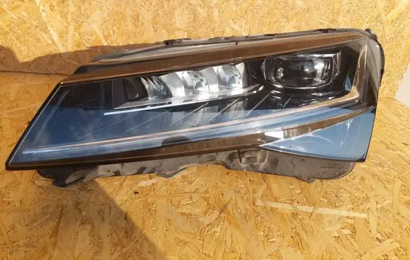 Skoda Superb B8 (3V) Headlight/headlamp 3V1941015D 3521539