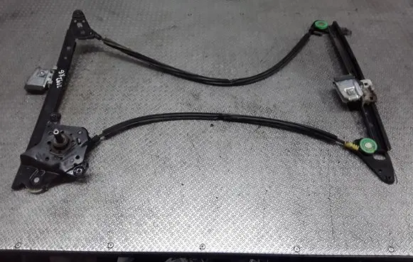 Rear door manual window regulator
