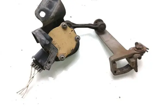 Toyota Avensis T250 Headlight/headlamp level sensor 6E25