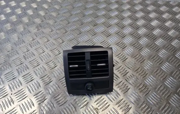 Rear air vent grill
