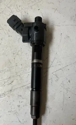 Volvo V60 Fuel injector VEA132370010AAB 31405404