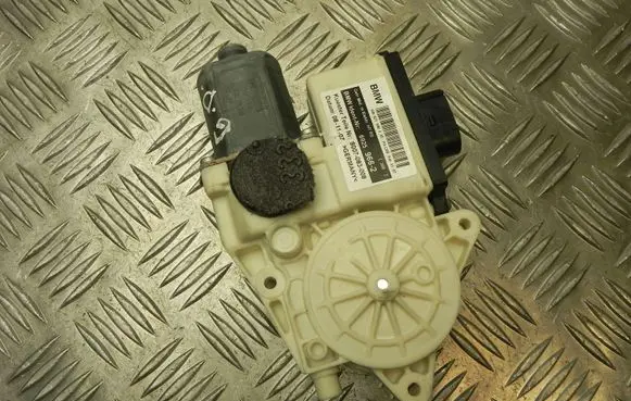 BMW 1 E81 E87 Front door window regulator motor 6925966 Z1173