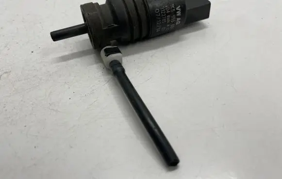 Audi A4 S4 B8 8K Windscreen/windshield washer pump 1T0955651