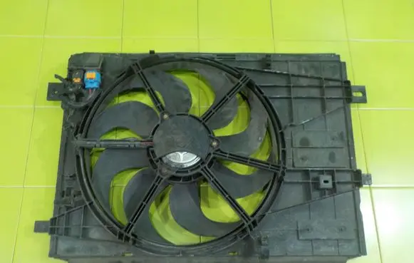 Citroen C4 II Picasso Fan set 8240643 17AB191