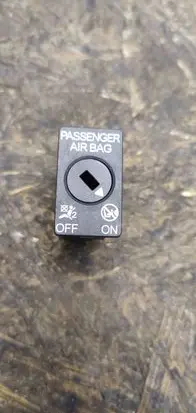 Passenger airbag on/off switch