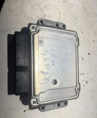 Hyundai i30 Engine control unit/module 0281017212