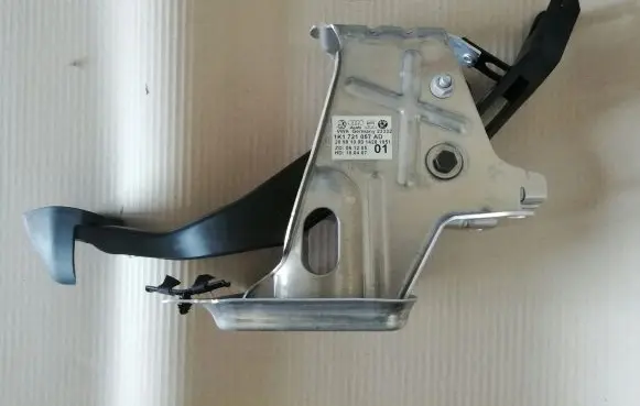Volkswagen PASSAT B6 Brake pedal 1K1721057AD