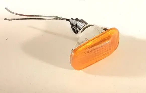 Front fender indicator light