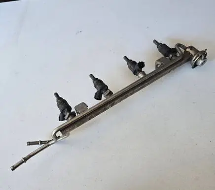 Volkswagen Golf IV Fuel main line pipe 06a133035