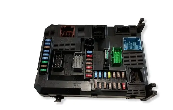 Peugeot 208 I Fuse module 9807532080