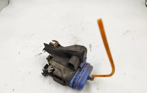 Audi A4 S4 B5 8D Rear door lock 8D0839015A
