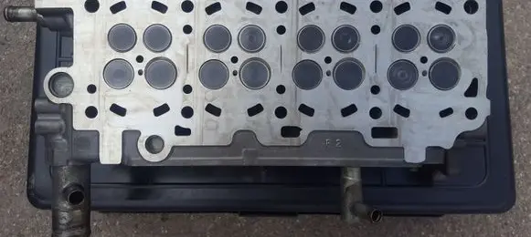 Toyota Avensis T250 Engine head 