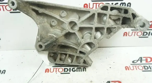 Volkswagen Golf V Engine mounting bracket 03G199207F
