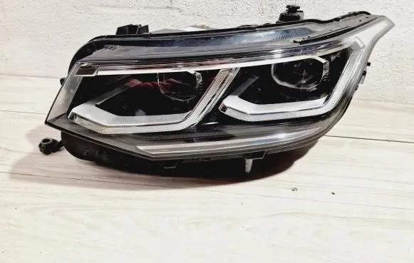 Volkswagen Tiguan Headlight/headlamp