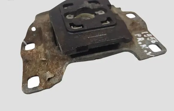 Volvo V40 Engine mount bracket 322A69A 221901