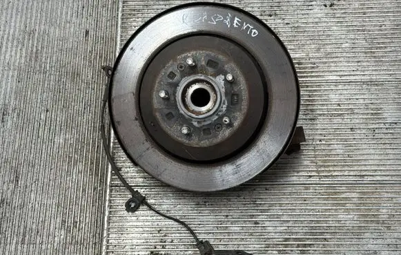 KIA Sorento Rear wheel hub spindle/knuckle 7D04295A13 U25R