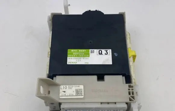 Toyota Yaris Central body control module 892210D110 MB2380008333