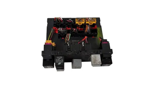 Volkswagen Golf V Fuse module 3C0937049AJ H54S2202 28107526