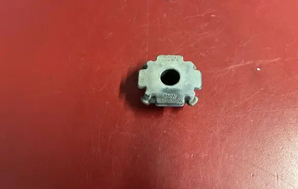 Mini One - Cooper F56 F55 Radiator mount bracket 7617617