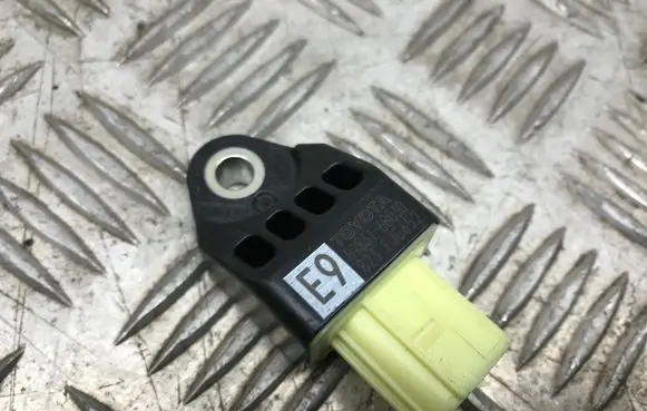Lexus GS 250 350 300H 450H Airbag deployment crash/impact sensor 8983168030