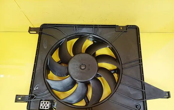 Nissan Qashqai+2 Electric radiator cooling fan 
