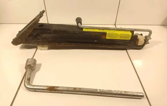 Mercedes-Benz ML W164 Tool set A1645800018 P164251