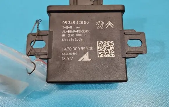 Peugeot 3008 II Central body control module 9834842880 IMPRK1534978