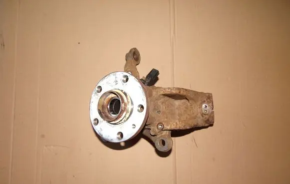 Volkswagen Golf V Front wheel hub spindle knuckle