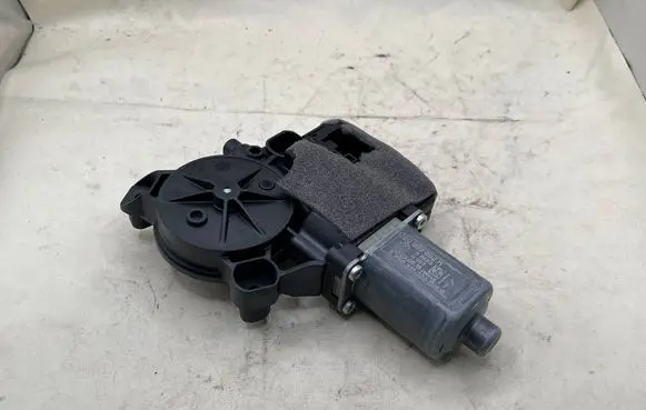 Audi A3 8Y Rear glass lock/latch C643 7E0959802H