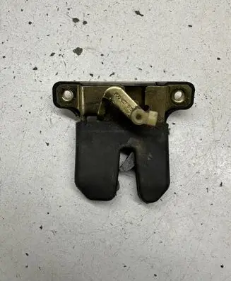 Audi A4 S4 B5 8D Tailgate/trunk/boot lock/catch/latch 8D5827505
